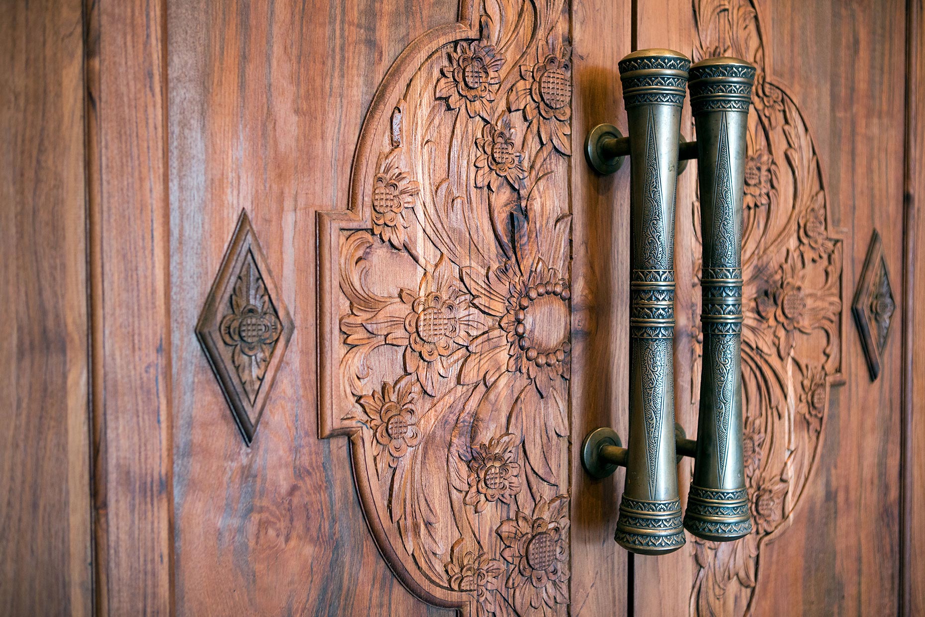 Arna_Spa_Balinese_Doors_Detail