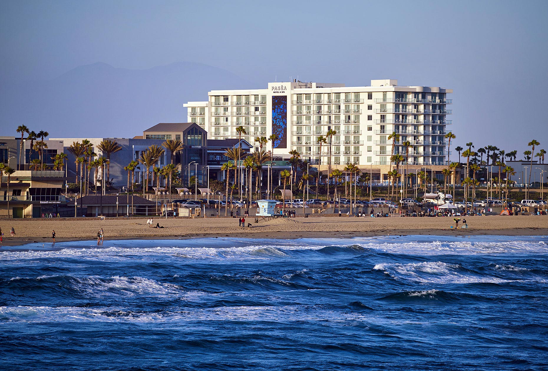 Pasea_Hotel_From_Huntington_Beach_Pier