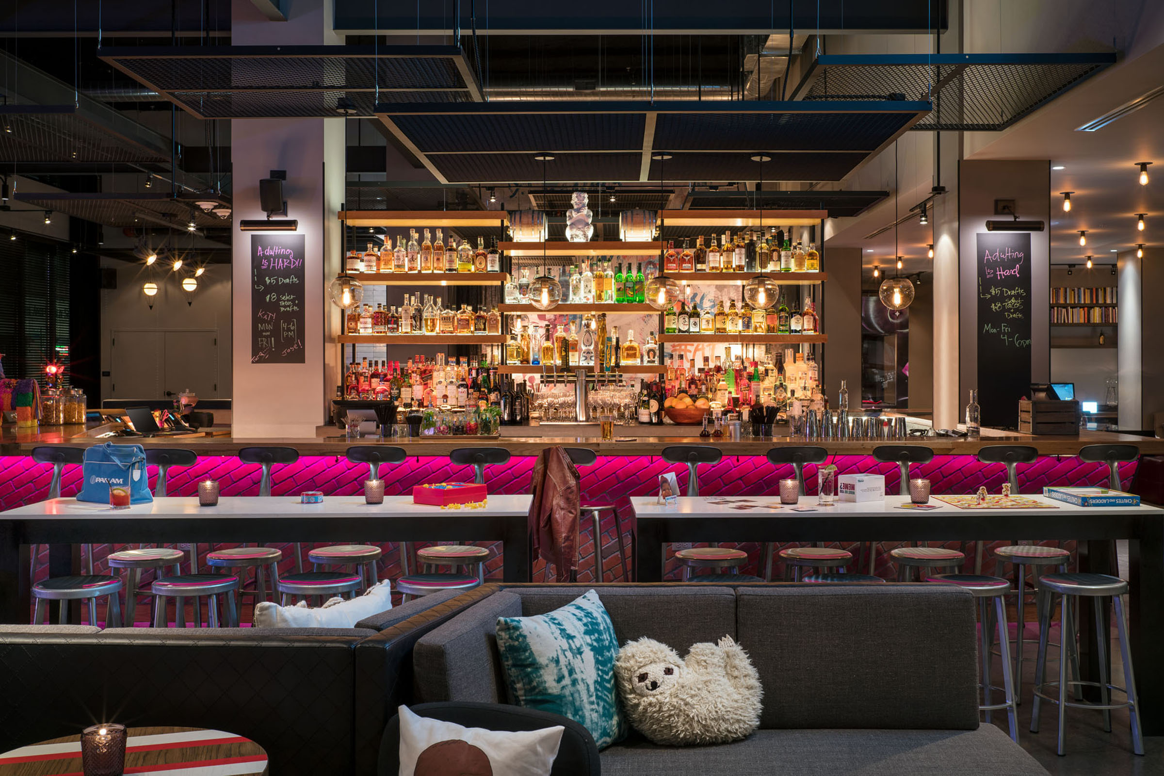 OX_CHIOX_Bar_Moxy