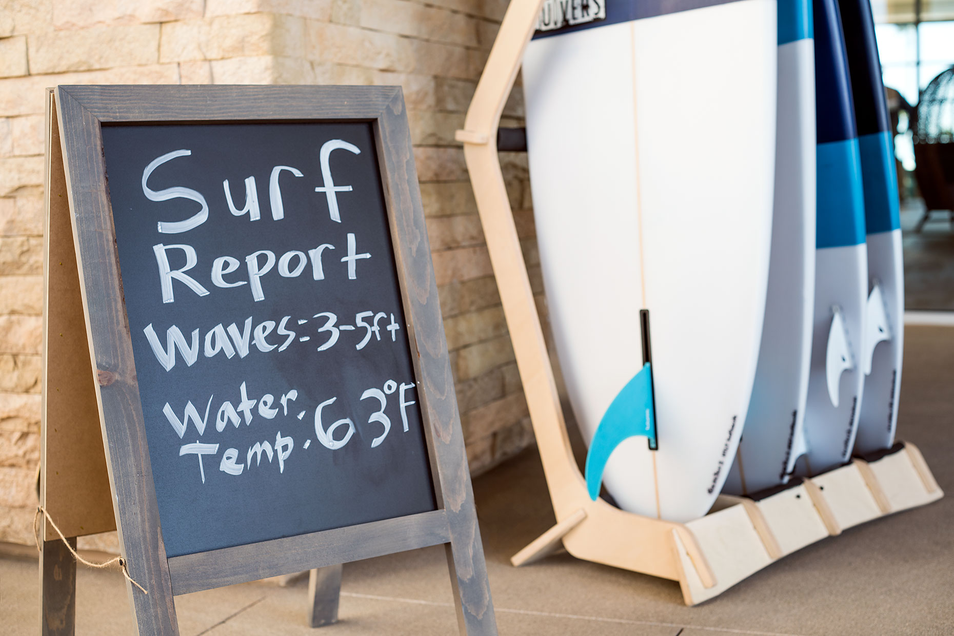 Pasea_Hotel_Daily_Surf_Report
